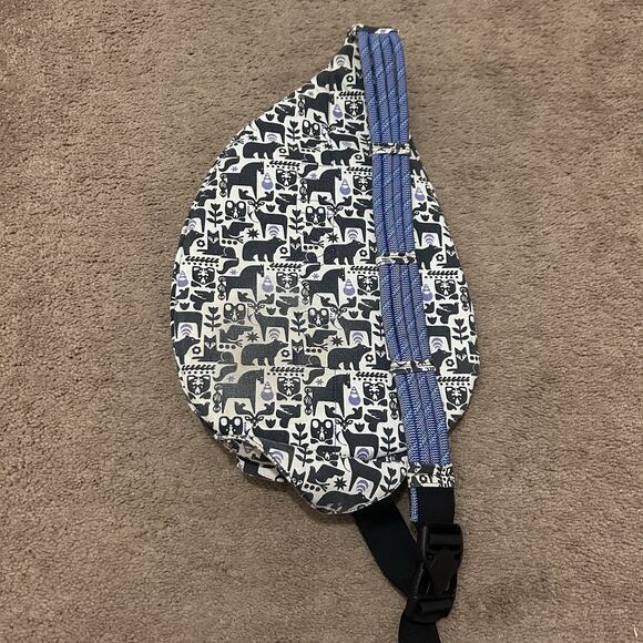 KAVU Women's Patterned Sling Bag - Black and White - Picture 6 of 6